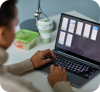 businesswoman-working-on-laptop-at-office-2026-01-08-07-26-49-utc.jpg 1